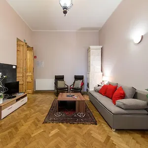 https://5-bedroom-family-apartment.krakowhotelspoland.com